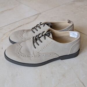 Gymboree | Suede Wingtip Oxfords in Light Beige/Gray